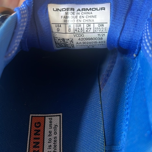 Under armor, size 9 blue football cleats. Been worn less than 10 times .No holes - Picture 3 of 4